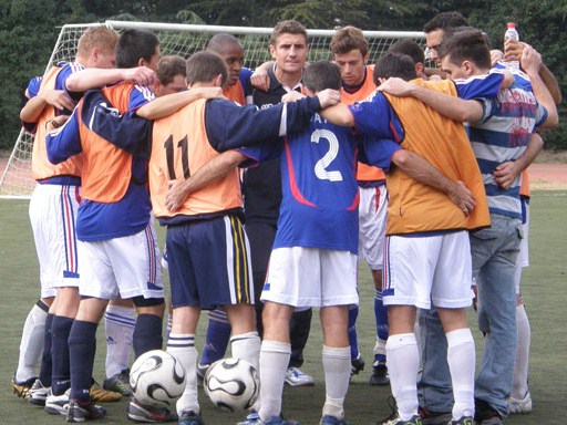 Bulldogs 2008.09 Team Huddle