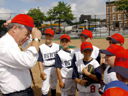 Mayor mound with kids