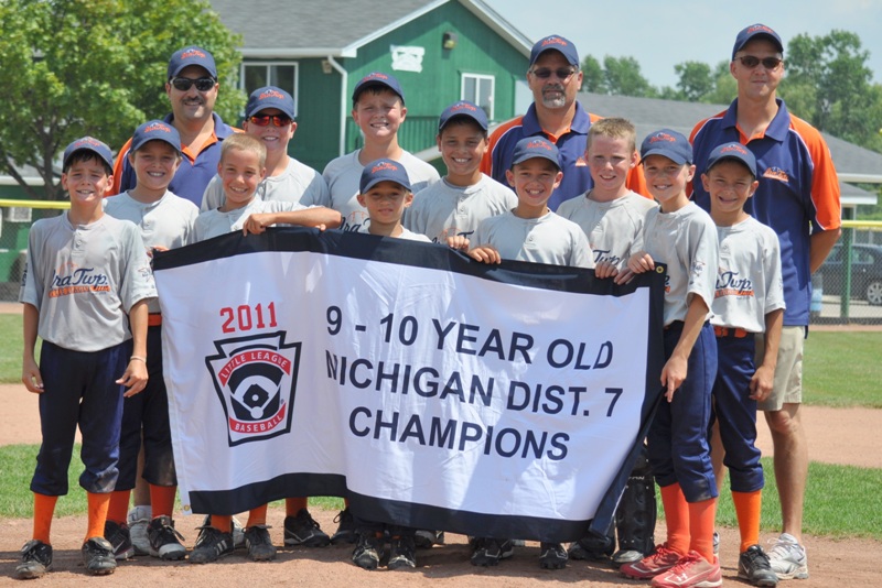 2011 10U District Champs Smaller