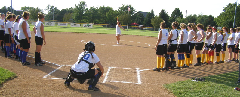 fr09vickifirstpitch