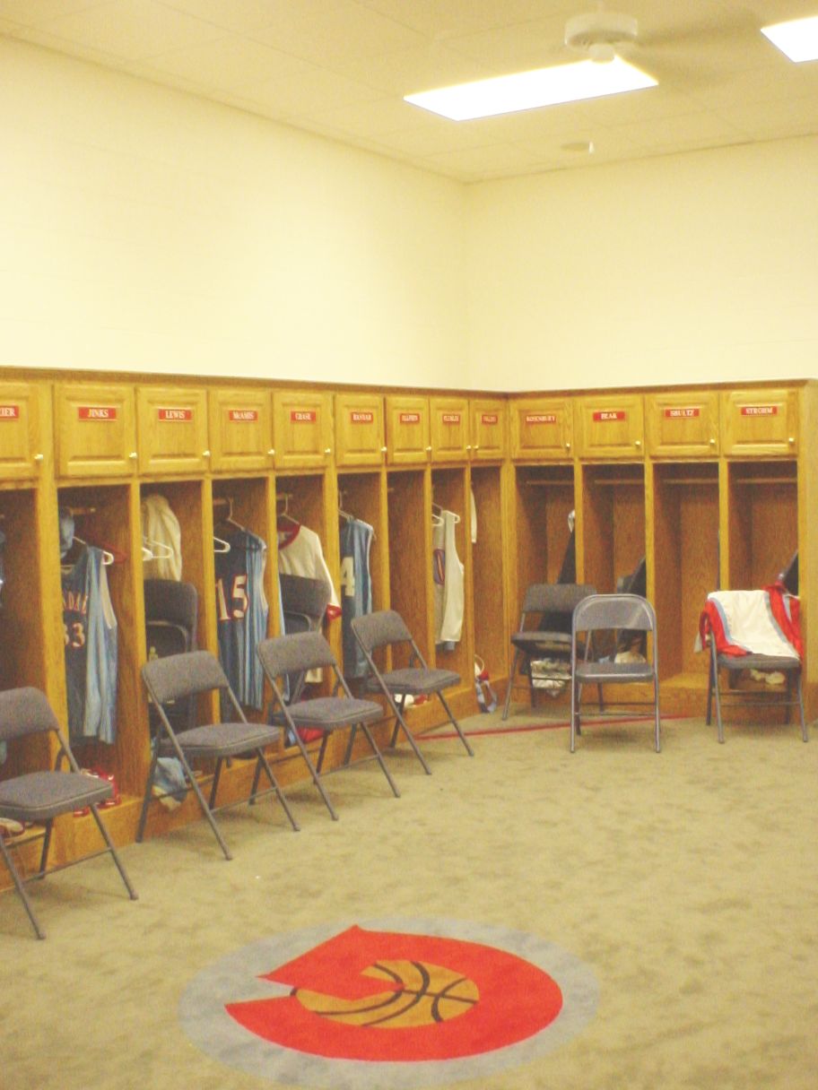 GLENDALE LOCKERROOM #102