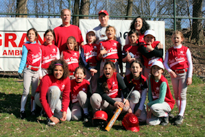 2009SoftballMinorsChamps-Peoplefinders30