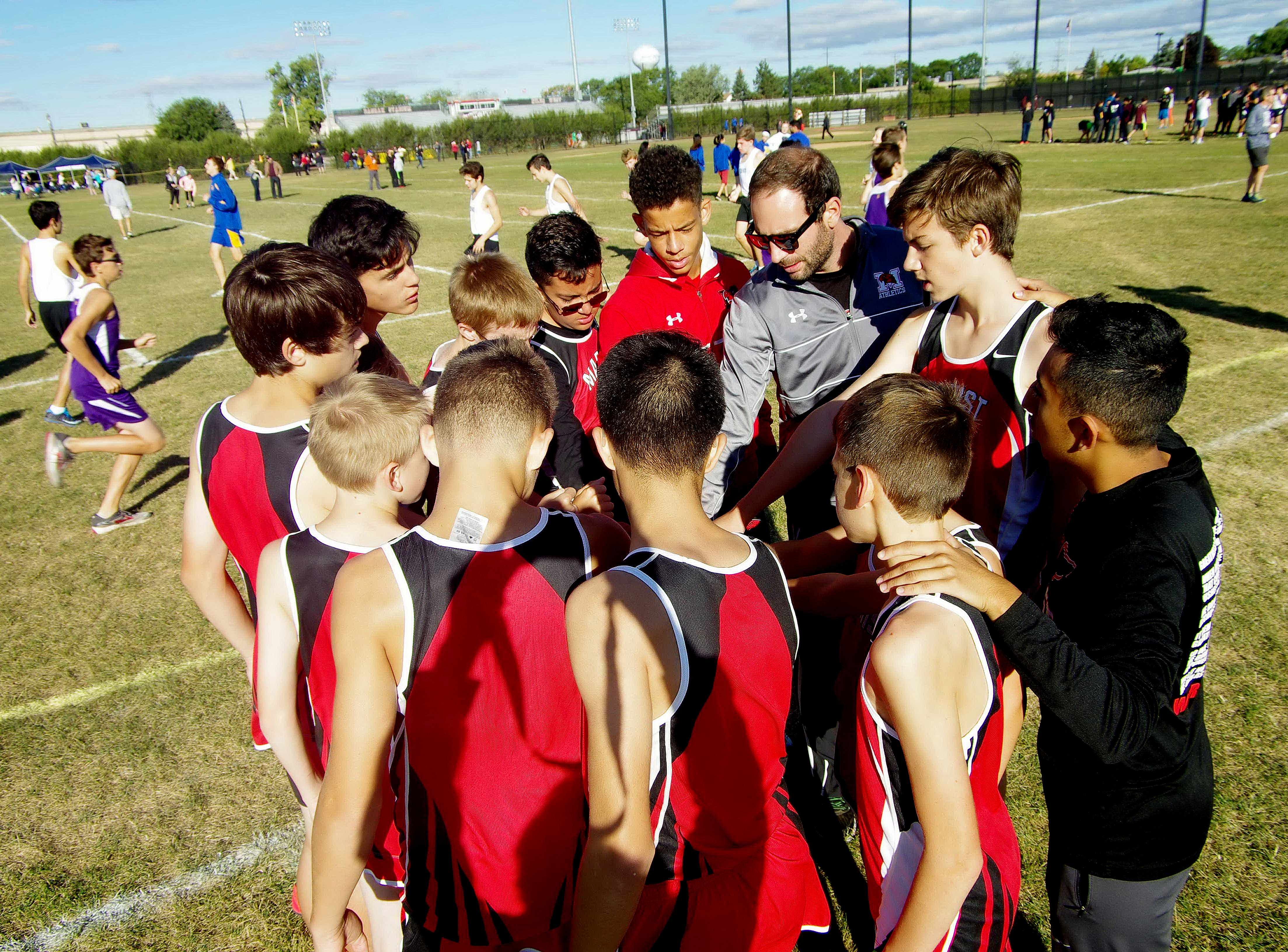 FreshmanBoysTeamHuddlePS015
