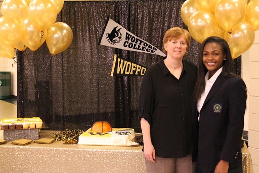 1516 Cario Wofford signing.jpg