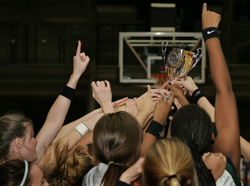 0506 GAC4_Hands on trophy