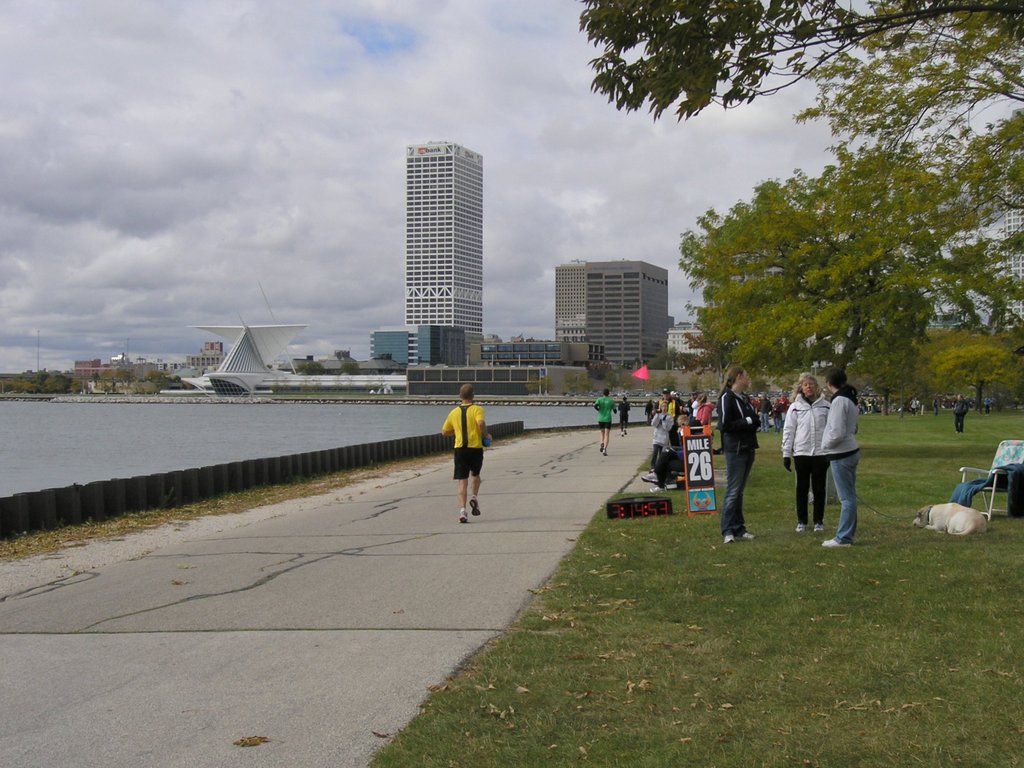 Milwaukee Lakefront Marathon (2017) Milwaukee, WI 2017 ACTIVE